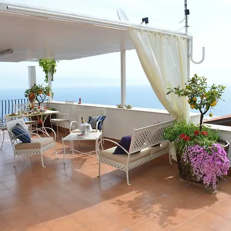 L'attico فندق مبيت وإفطار 4*