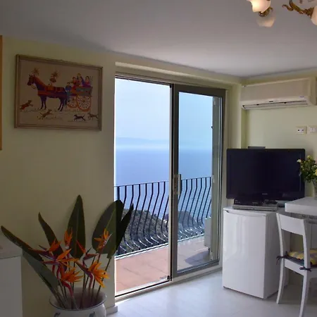 L'attico فندق مبيت وإفطار تاورمينا