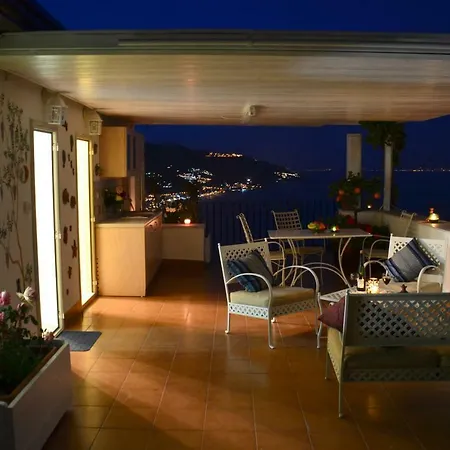 فندق مبيت وإفطار L'attico تاورمينا