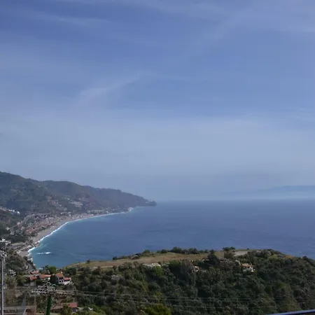 فندق مبيت وإفطار L'attico تاورمينا